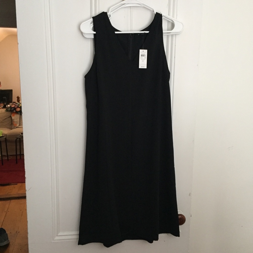 Ann Taylor V neck black A line dress size 8 NWT